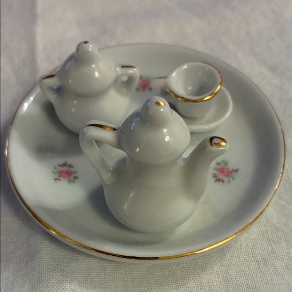 Miniature Tea Set Display white Pink Floral teapot sugar cup saucer Gold trim - Picture 3 of 6